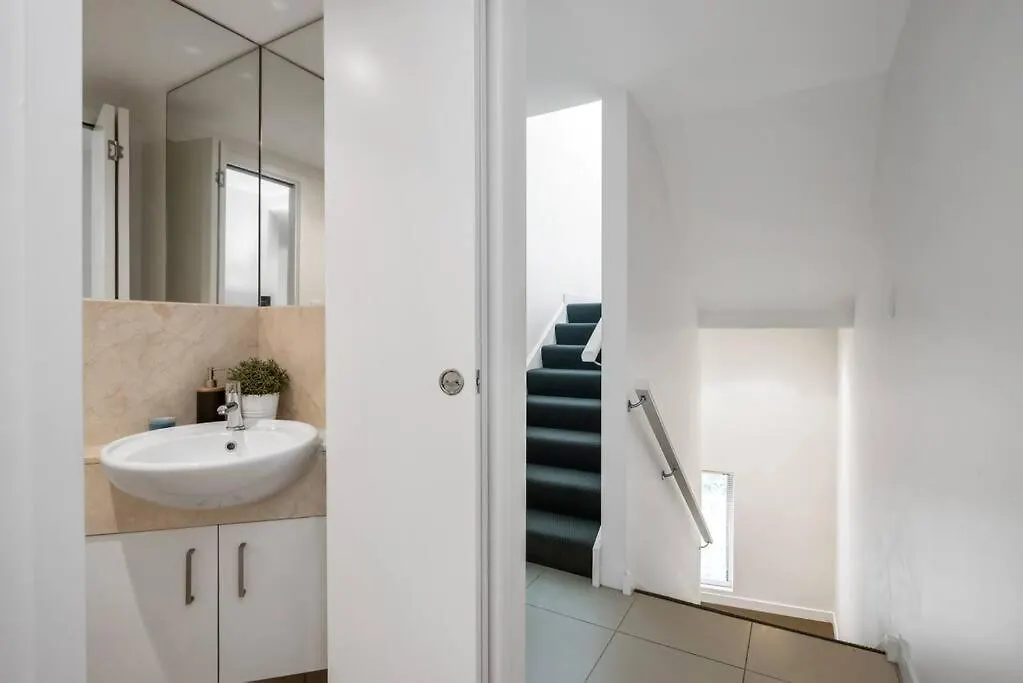 4 Bed Townhouse 200M To The Beach 亚历山德拉岬角 0*,  澳大利亚